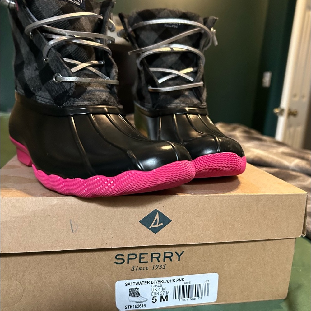 Sperry Black and Pink Winter Boots with Lace-Up Design